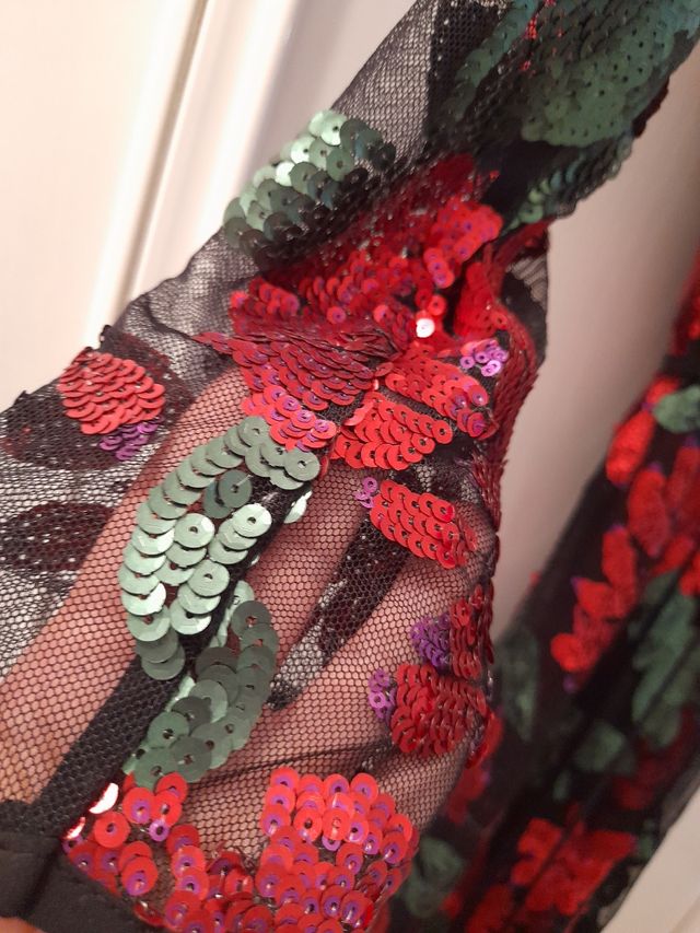 Vestido floral lentejuelas Zara