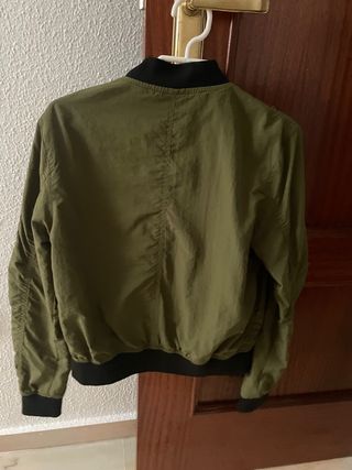 Chaqueta bomber verde caza y negra 