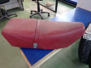 Cambio asiento original rojo Suzuki Lido 75