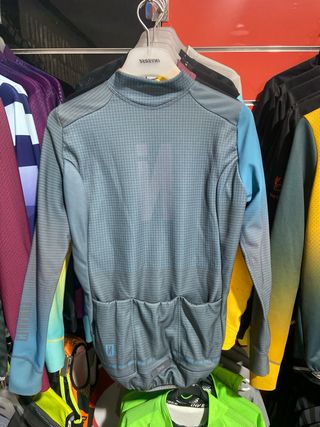 ✅CHAQUETA MAILLOT INVERSE OITEAG TALLA M✅