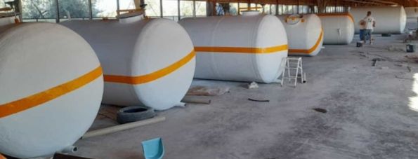 Depósitos de fibra de poliéster y cubas