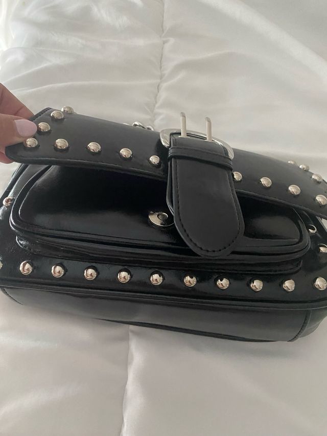 Bolso negro, nuevo-divino y actual