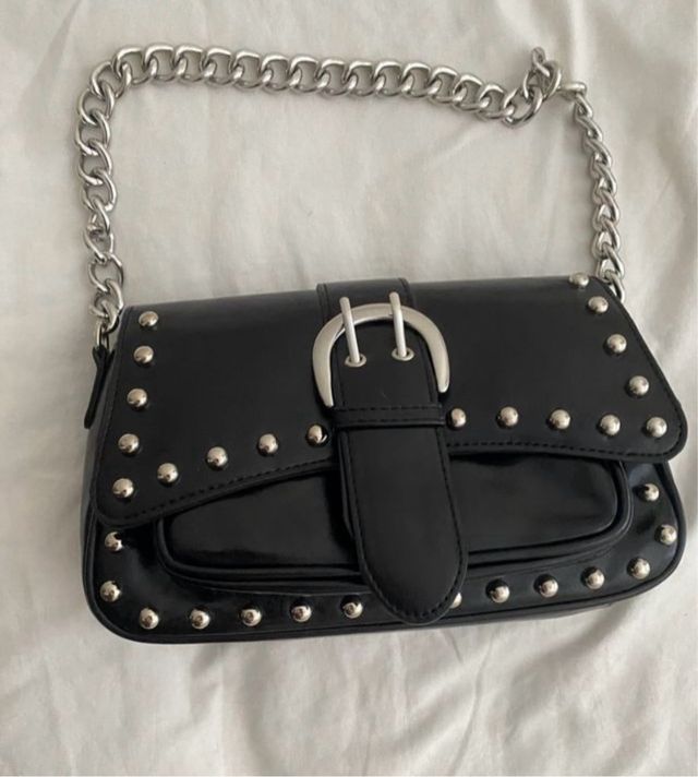Bolso negro, nuevo-divino y actual