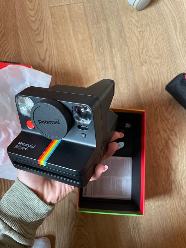 Polaroid Now + Fotocamera e Pellicola Istantanea