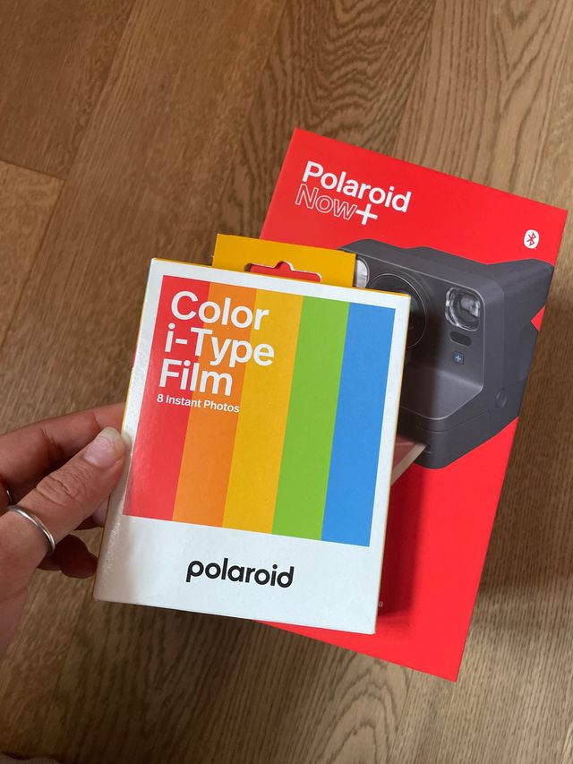Polaroid Now + Fotocamera e Pellicola Istantanea