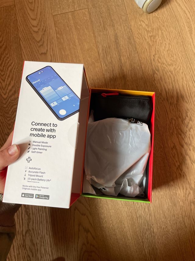 Polaroid Now + Fotocamera e Pellicola Istantanea