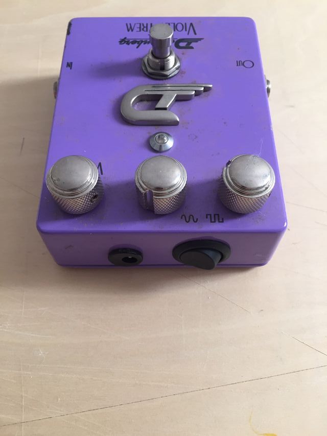 Pedal Duesenberg Violet Trem para guitarra