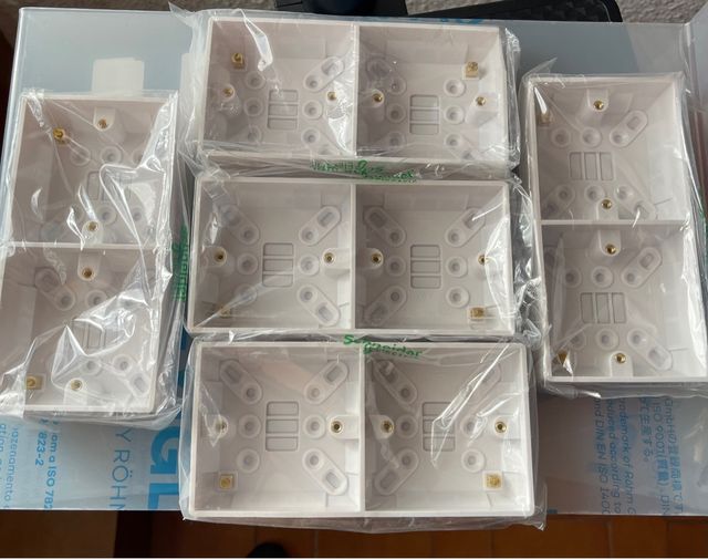 caja doble superficie