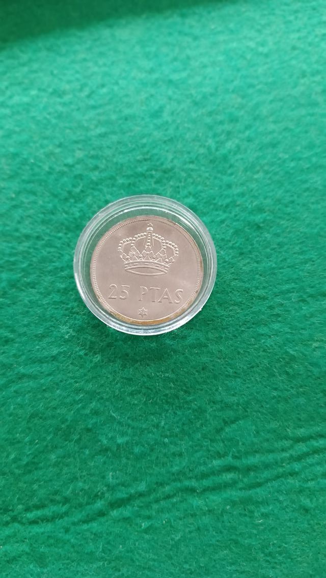 Moneda 25 Pesetas del 1975 JC I con un errore al cerchione