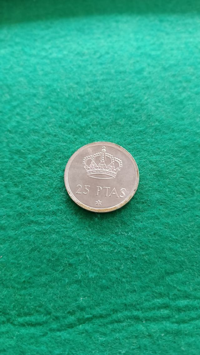 Moneda 25 Pesetas del 1975 JC I con un errore al cerchione