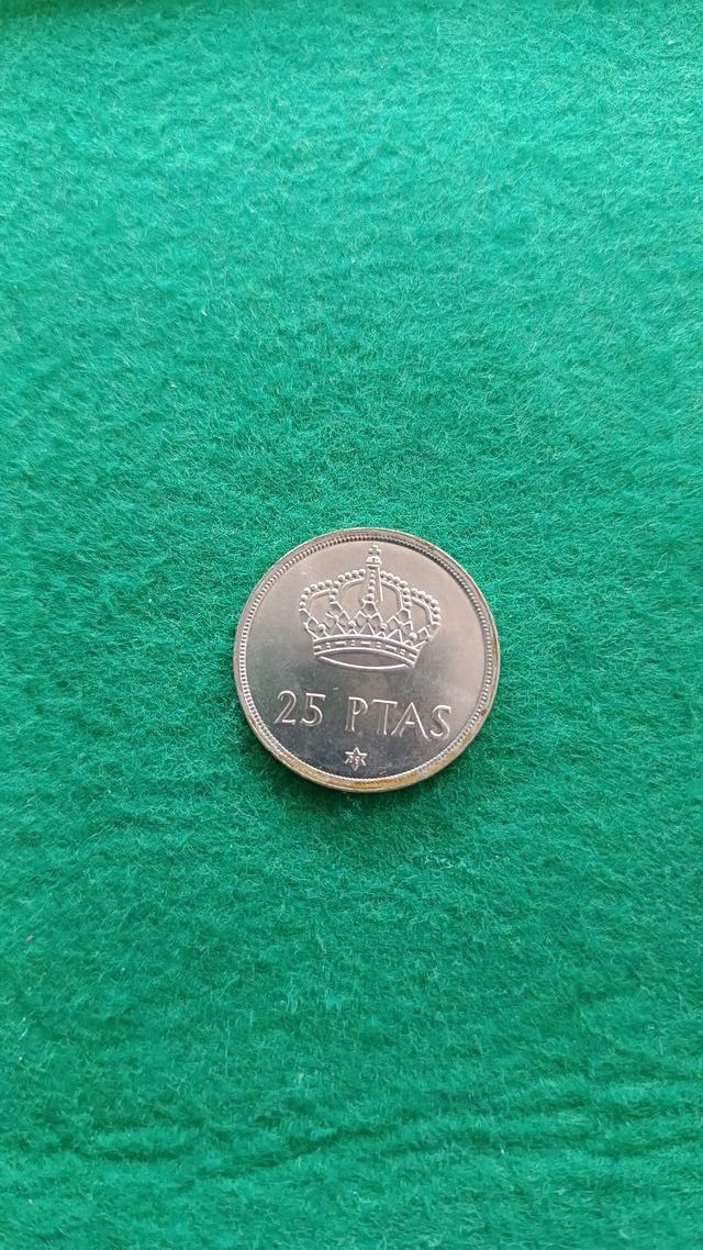Moneda 25 Pesetas del 1975 JC I con un errore al cerchione