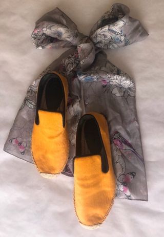 Zapatos color mostaza t-35 Celine Paris