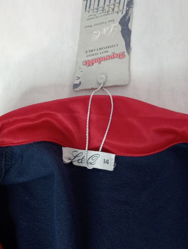 Giacca da ginnastica taglia 14 anni.