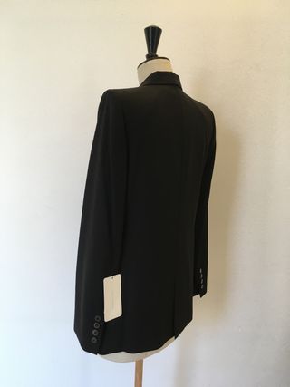 chaqueta americana negra Zara.