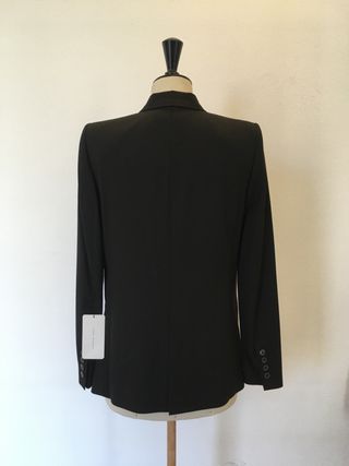 chaqueta americana negra Zara.