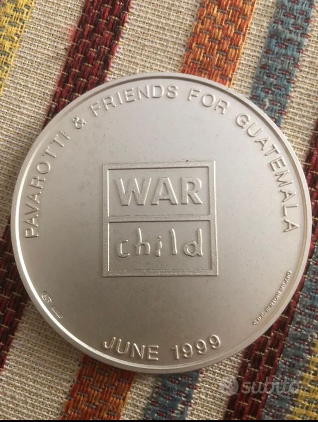 medaglia Ugo Nespolo