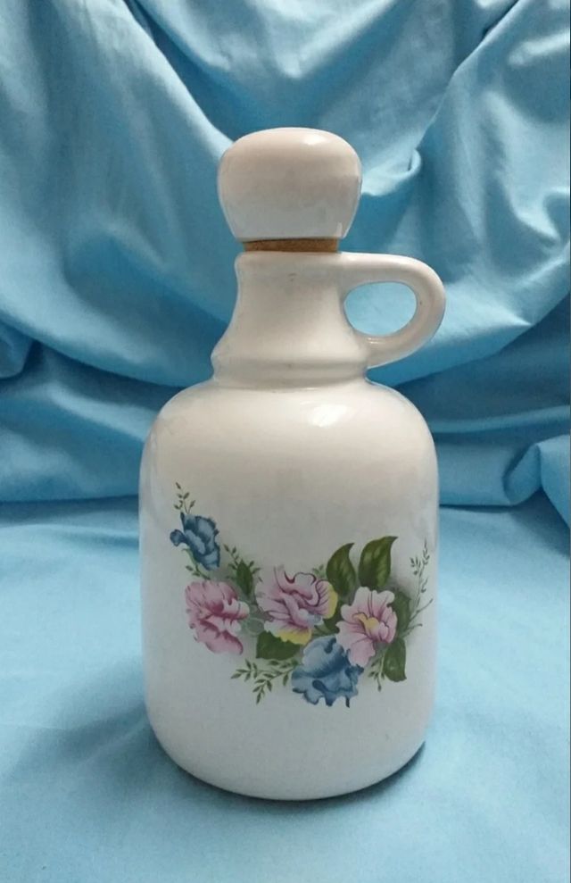 Botella de cerámica antigua