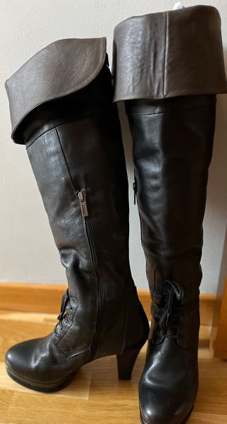 Botas altas de piel