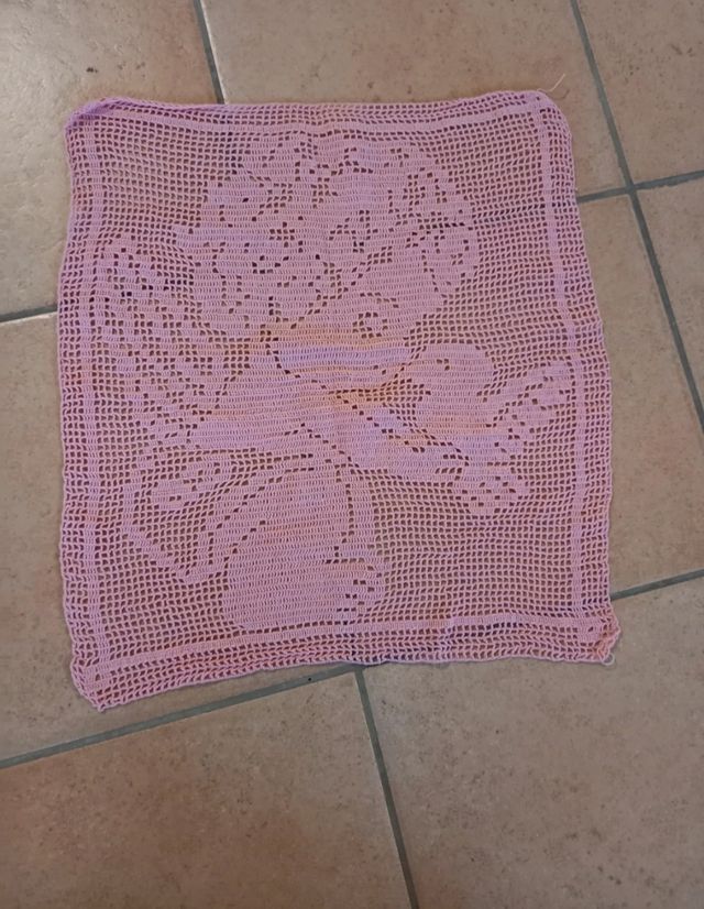 Tela  filet all'uncinetto fatto a mano