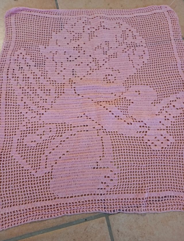 Tela  filet all'uncinetto fatto a mano