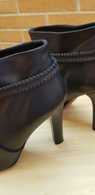 Botín piel Massimo Dutti, negro T.40