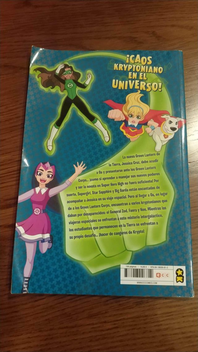 DC SUPERHERO GIRLS: EN EL ESPACIO EXTERIOR