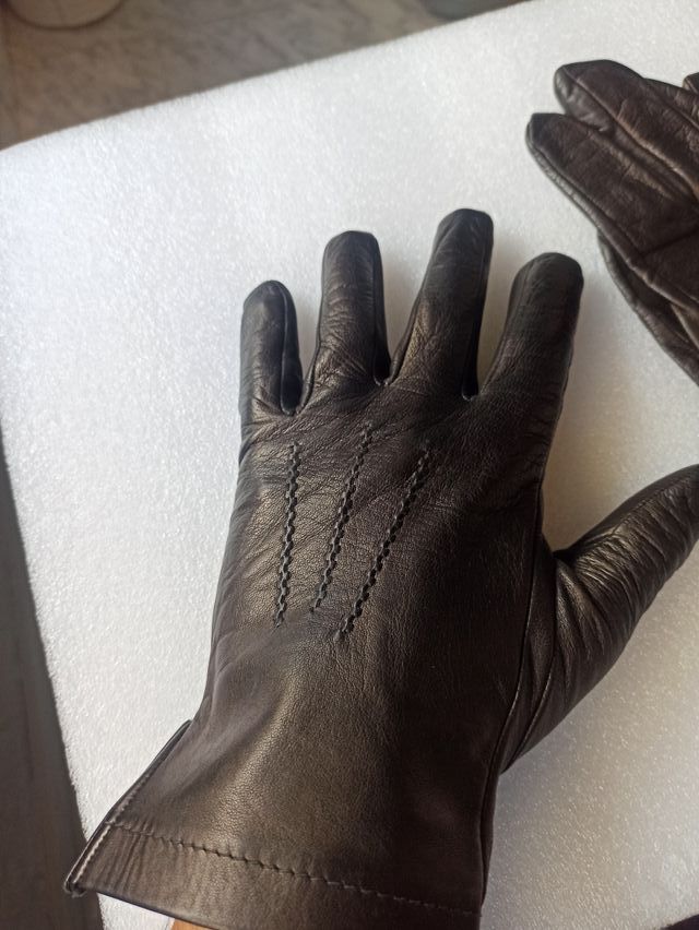 Guanti in pelle pregiata. Misura 6