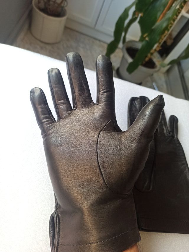 Guanti in pelle pregiata. Misura 6