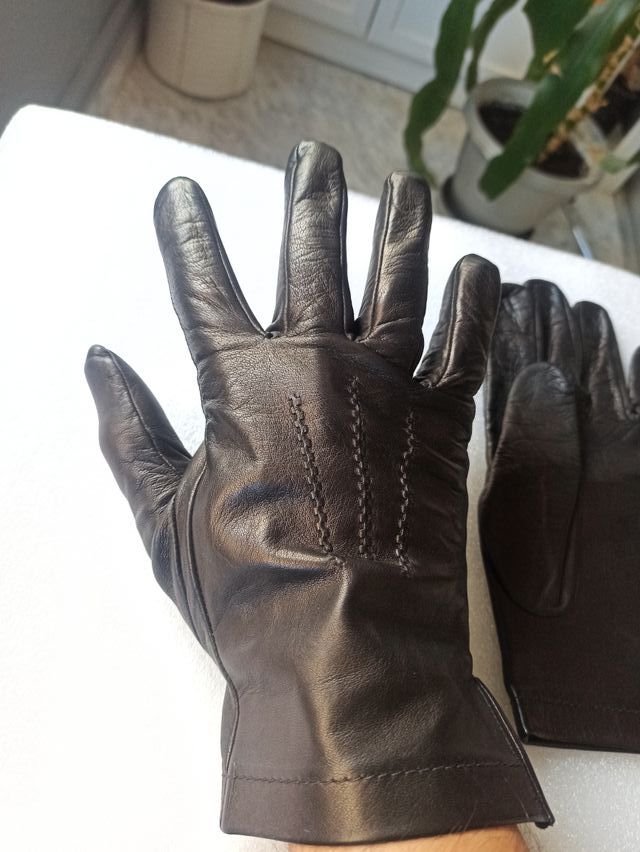 Guanti in pelle pregiata. Misura 6