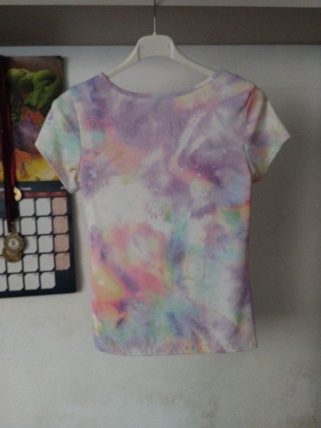 camiseta pegada multicolor