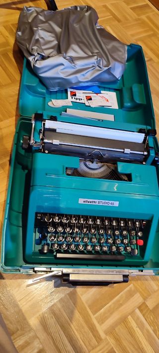 Máquina de escribir Olivetti studio 45