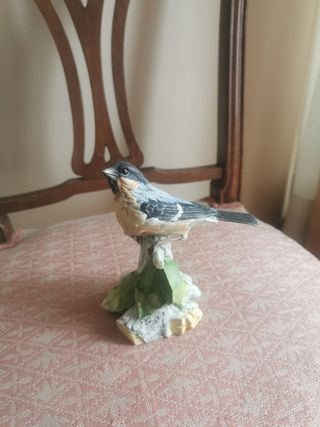 Figurita de porcelana en biscuit pajarillos