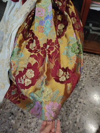 Vestido fallera con manteletas