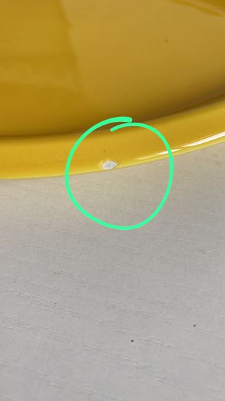 Piatto da portata giallo in ceramica
