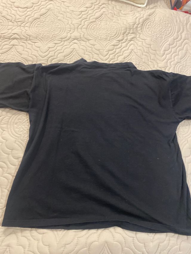 camiseta unisex negra con estampado