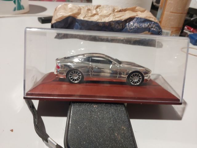 1/43 Maqueta Aston Martin v 12