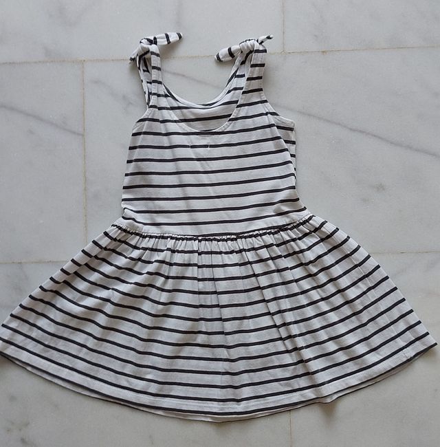 Vestido de rayas blanco y azul.Talla 5-6