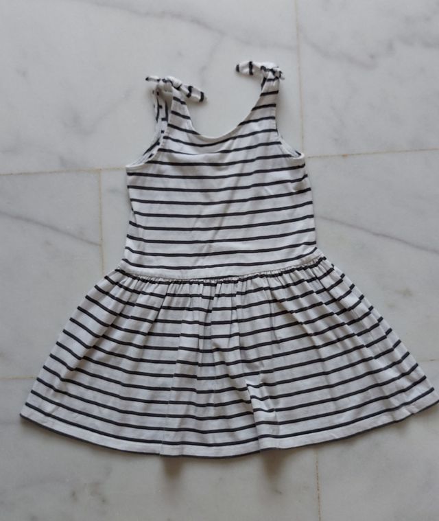 Vestido de rayas blanco y azul.Talla 5-6