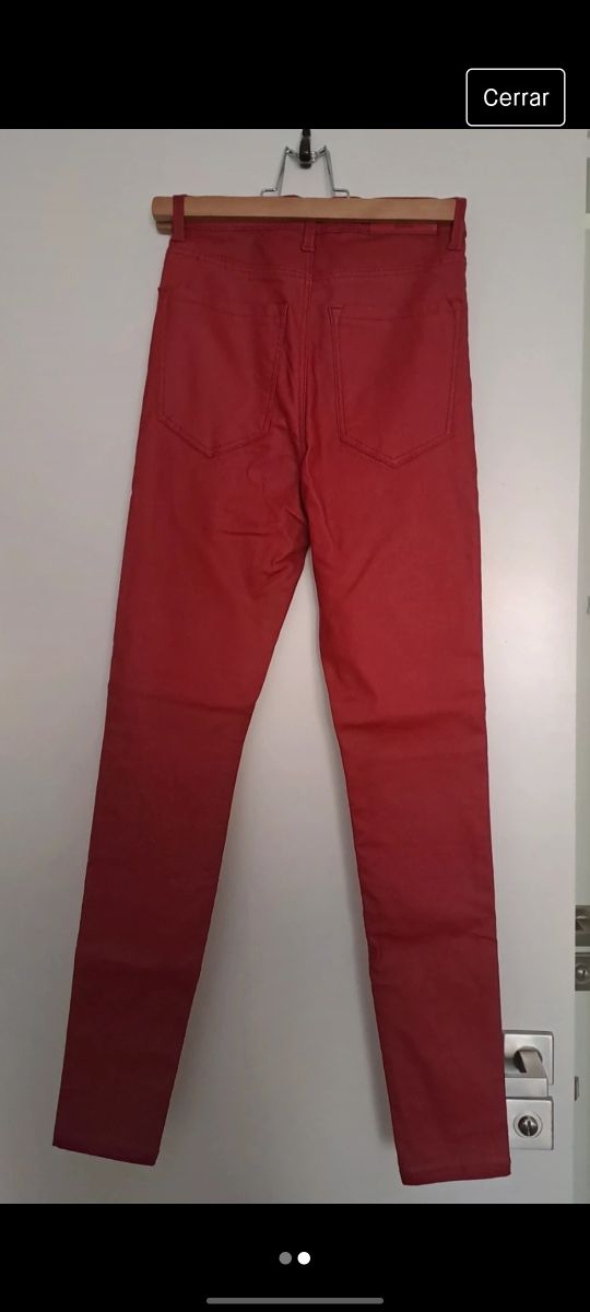 Pantalón de cuero rojo