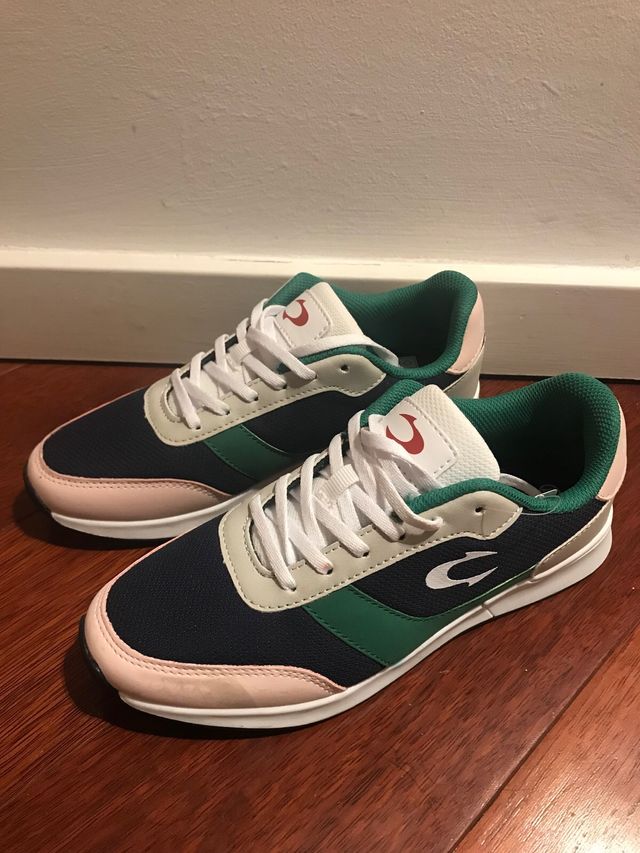 Nuove sneakers da donna taglia 37