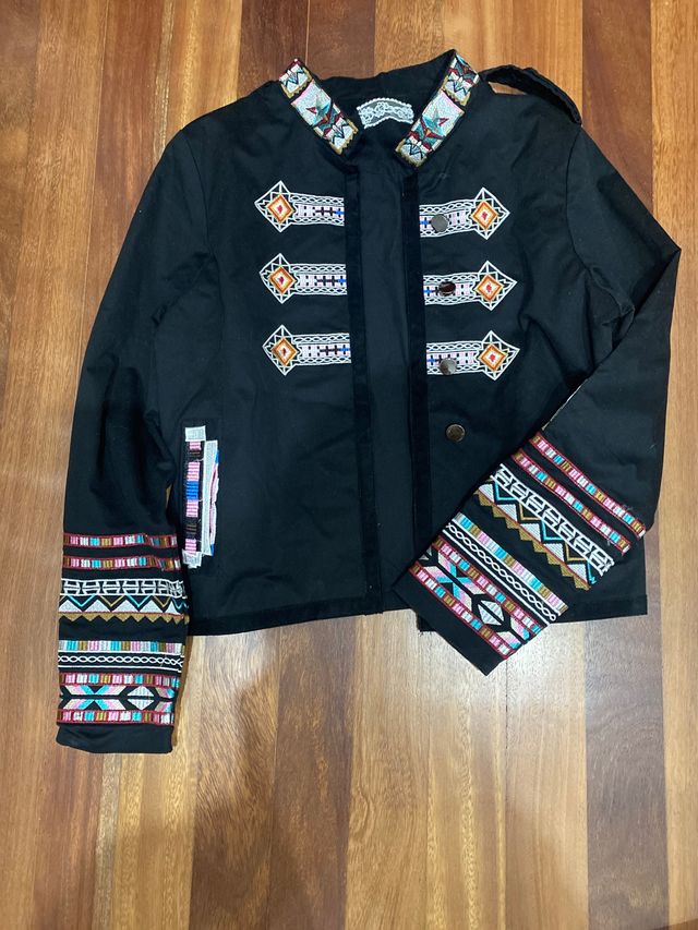 Chaqueta tipo militar etnica con bordados