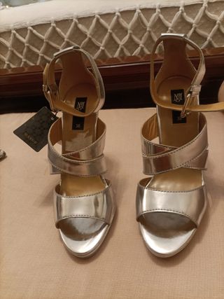 Tacones plateados Mango
