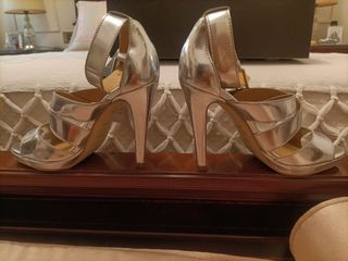 Tacones plateados Mango