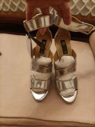 Tacones plateados Mango