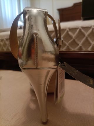 Tacones plateados Mango