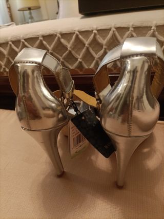 Tacones plateados Mango