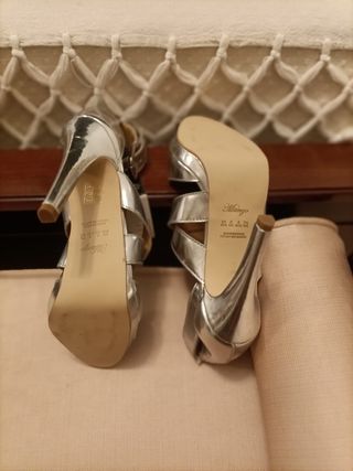 Tacones plateados Mango