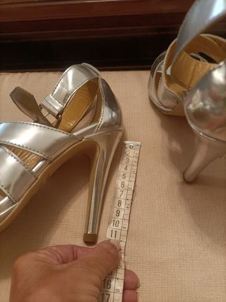 Tacones plateados Mango