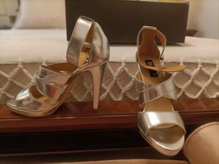 Tacones plateados Mango