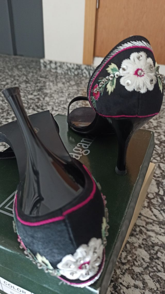 Zapatos de fiesta. T.38 